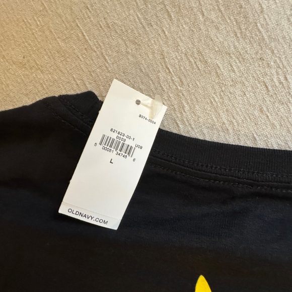 Old Navy Black T-Shirt with Yellow Design - Picture 3 of 3